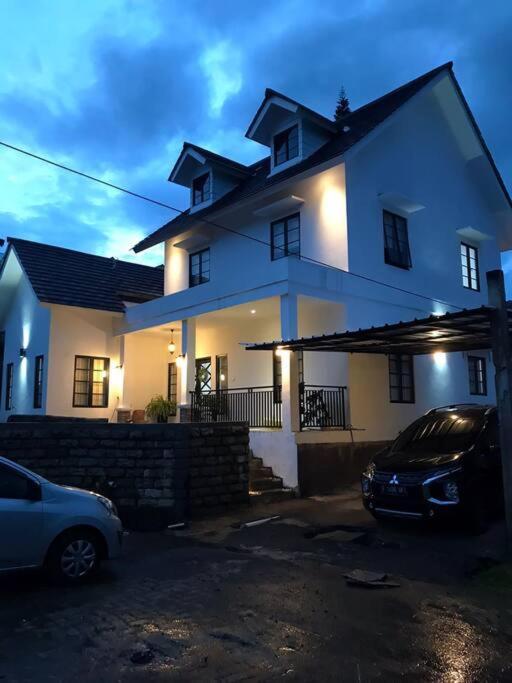 Stylish Villa At Green Apple U 35A Cipanas Puncak Sindanglaya Exterior photo