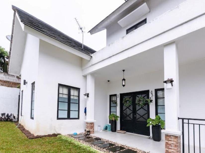 Stylish Villa At Green Apple U 35A Cipanas Puncak Sindanglaya Exterior photo